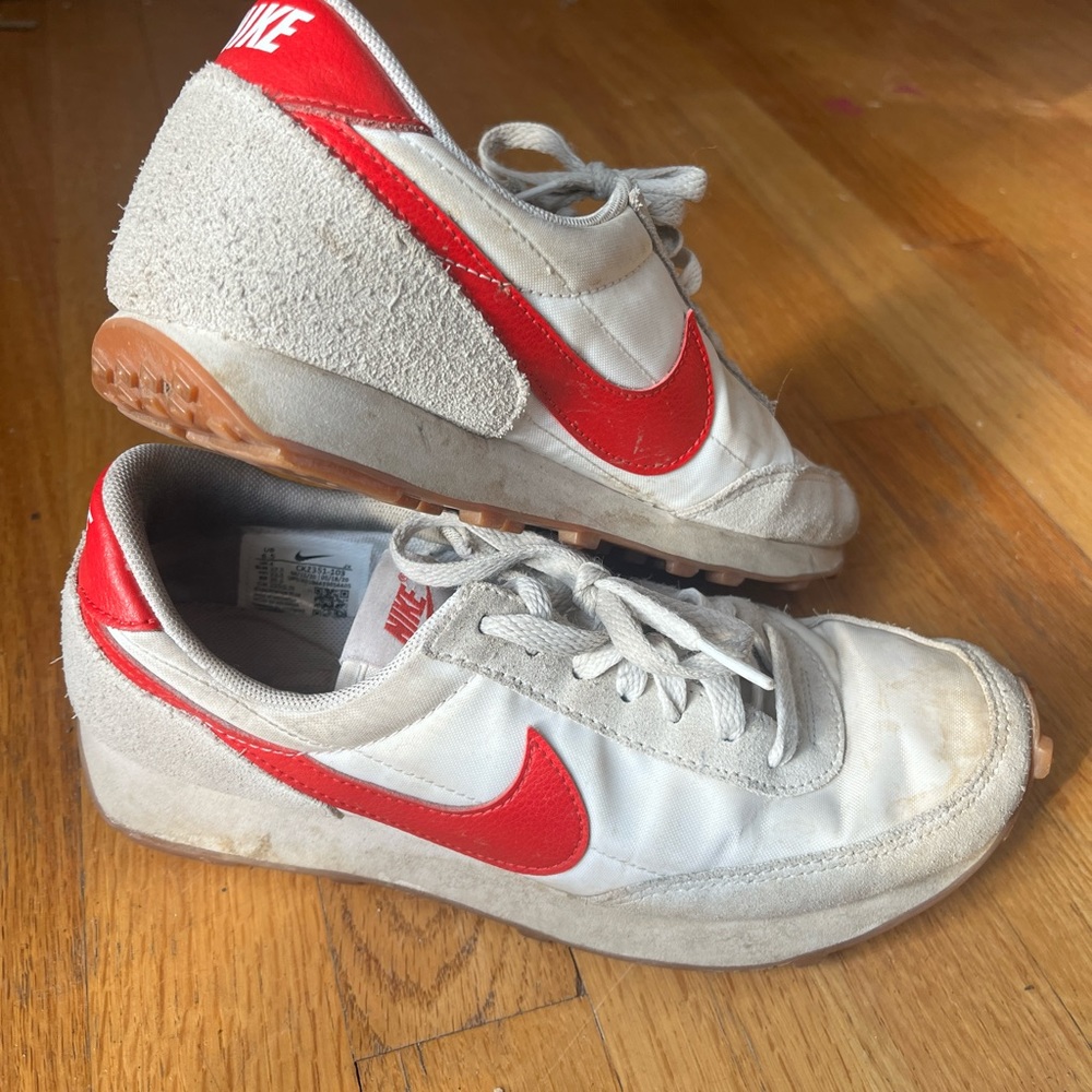 Nike Daybreak Summit Women’s 6.5 White with University Red